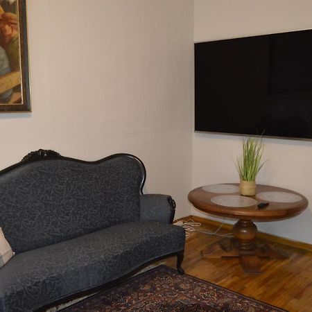 Unique Spacious Classic 3 Bedroom Midtown Apartment ! Billiard Room ! Riga Eksteriør bilde