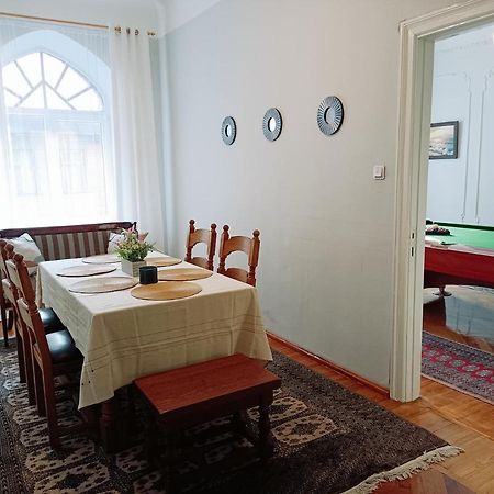 Unique Spacious Classic 3 Bedroom Midtown Apartment ! Billiard Room ! Riga Eksteriør bilde