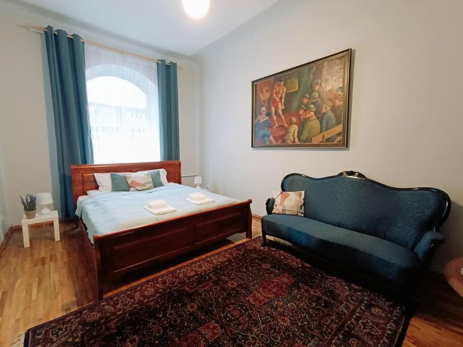 Unique Spacious Classic 3 Bedroom Midtown Apartment ! Billiard Room ! Riga Eksteriør bilde