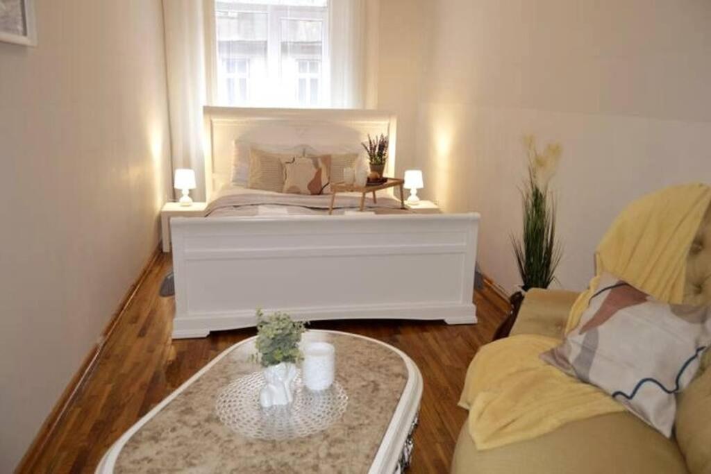Unique Spacious Classic 3 Bedroom Midtown Apartment ! Billiard Room ! Riga Eksteriør bilde