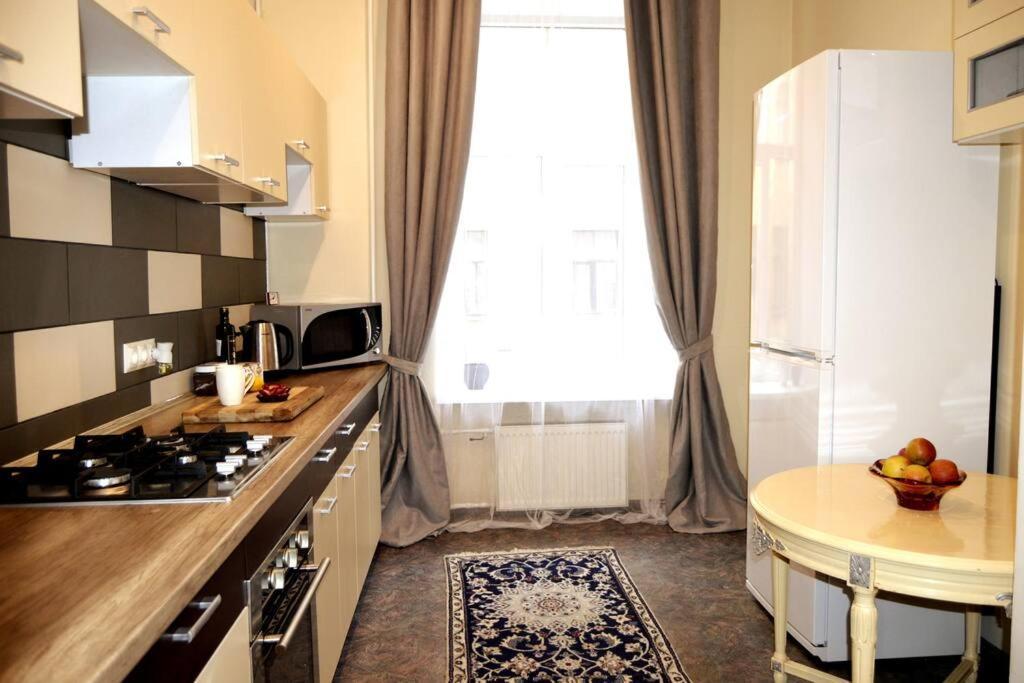 Unique Spacious Classic 3 Bedroom Midtown Apartment ! Billiard Room ! Riga Eksteriør bilde