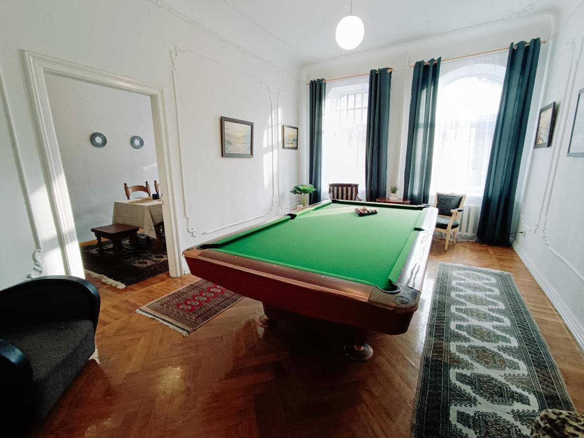 Unique Spacious Classic 3 Bedroom Midtown Apartment ! Billiard Room ! Riga Eksteriør bilde