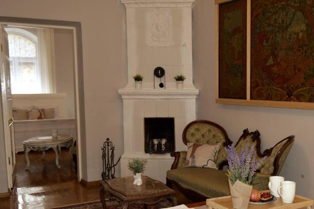 Unique Spacious Classic 3 Bedroom Midtown Apartment ! Billiard Room ! Riga Eksteriør bilde