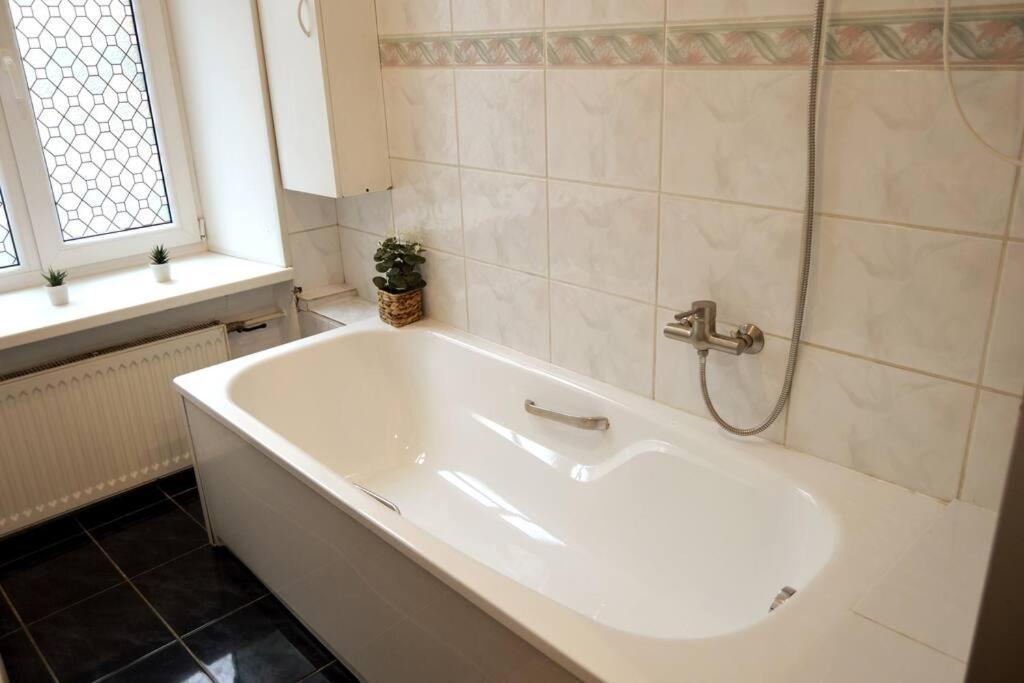 Unique Spacious Classic 3 Bedroom Midtown Apartment ! Billiard Room ! Riga Eksteriør bilde