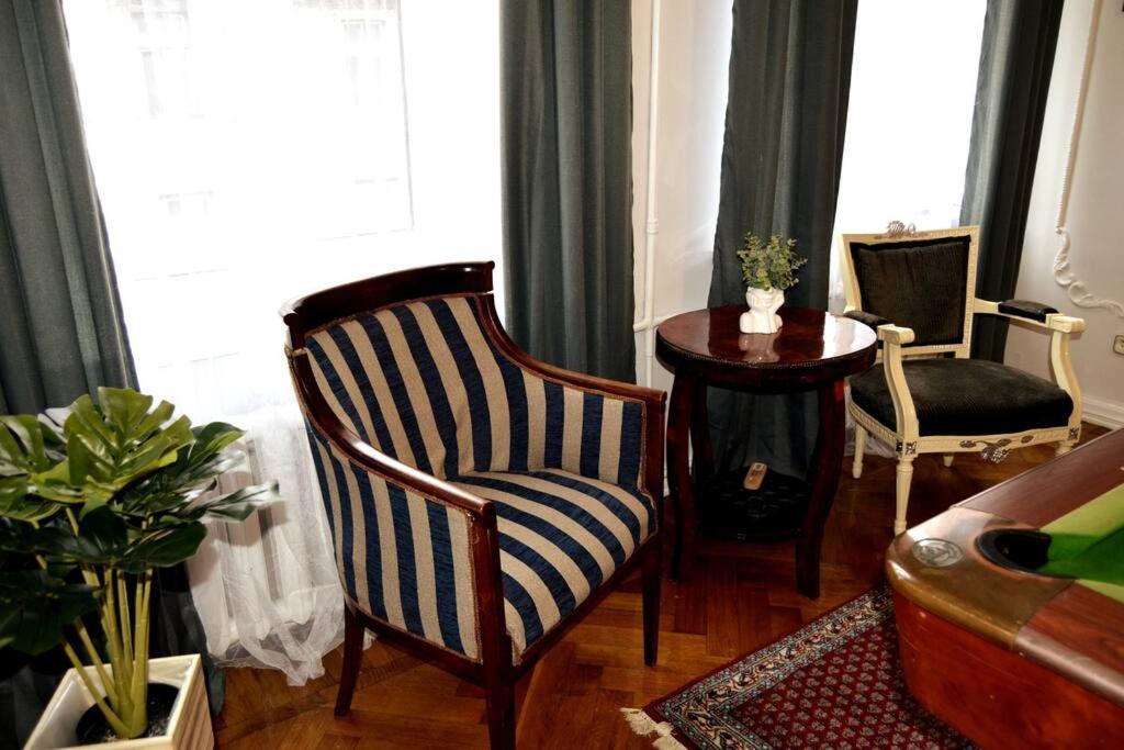 Unique Spacious Classic 3 Bedroom Midtown Apartment ! Billiard Room ! Riga Eksteriør bilde