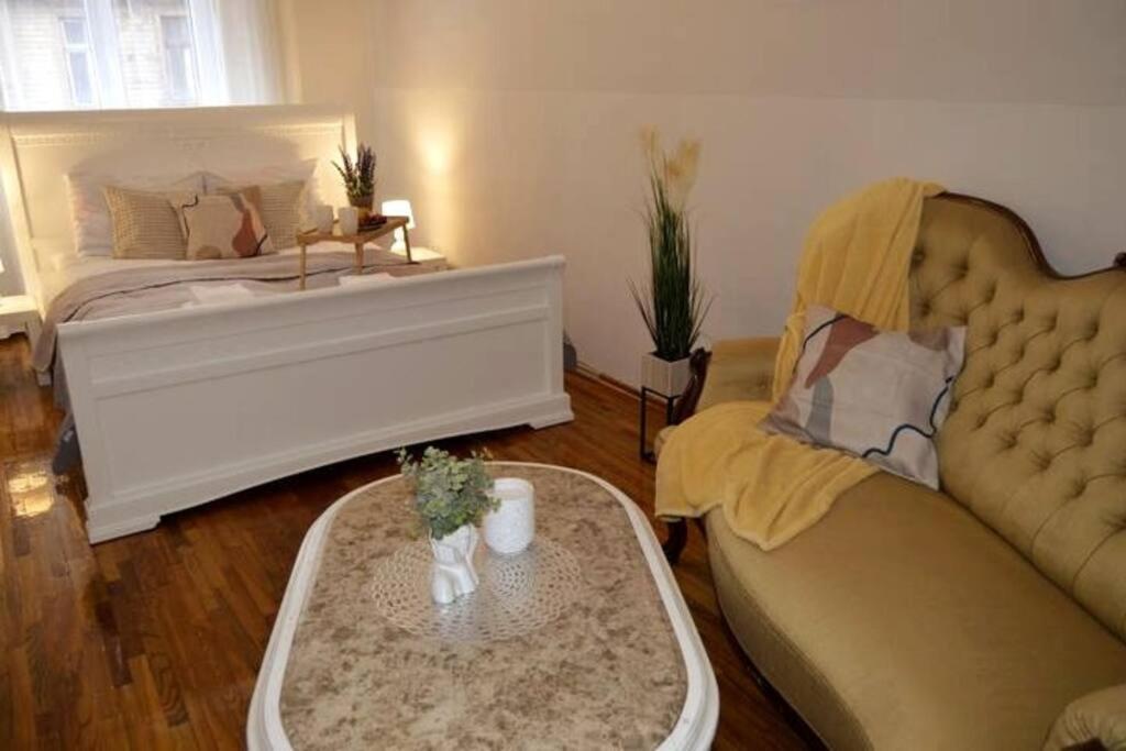 Unique Spacious Classic 3 Bedroom Midtown Apartment ! Billiard Room ! Riga Eksteriør bilde