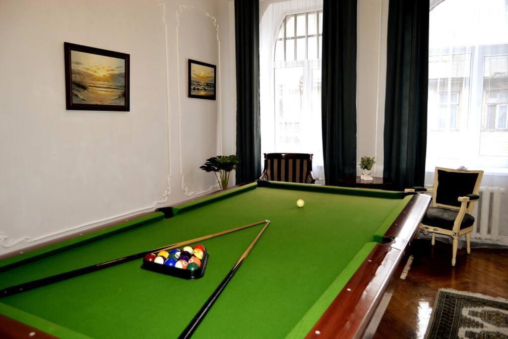 Unique Spacious Classic 3 Bedroom Midtown Apartment ! Billiard Room ! Riga Eksteriør bilde