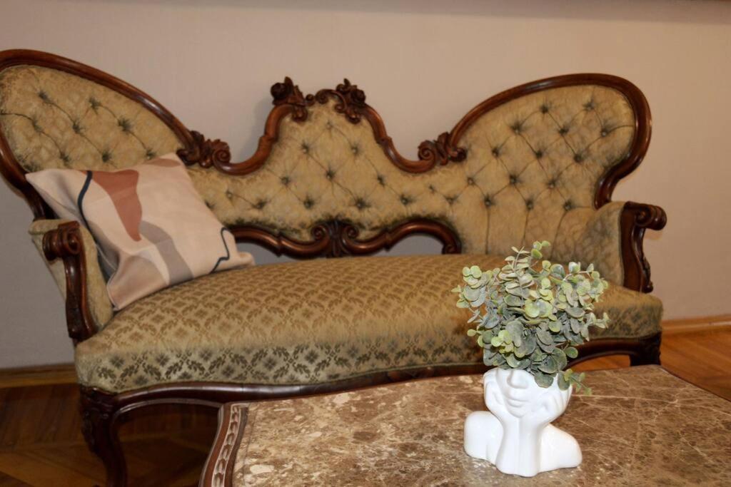 Unique Spacious Classic 3 Bedroom Midtown Apartment ! Billiard Room ! Riga Eksteriør bilde