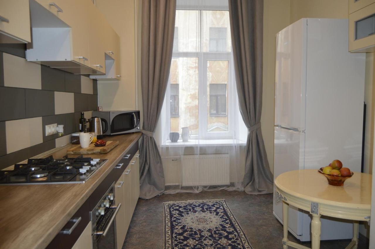 Unique Spacious Classic 3 Bedroom Midtown Apartment ! Billiard Room ! Riga Eksteriør bilde