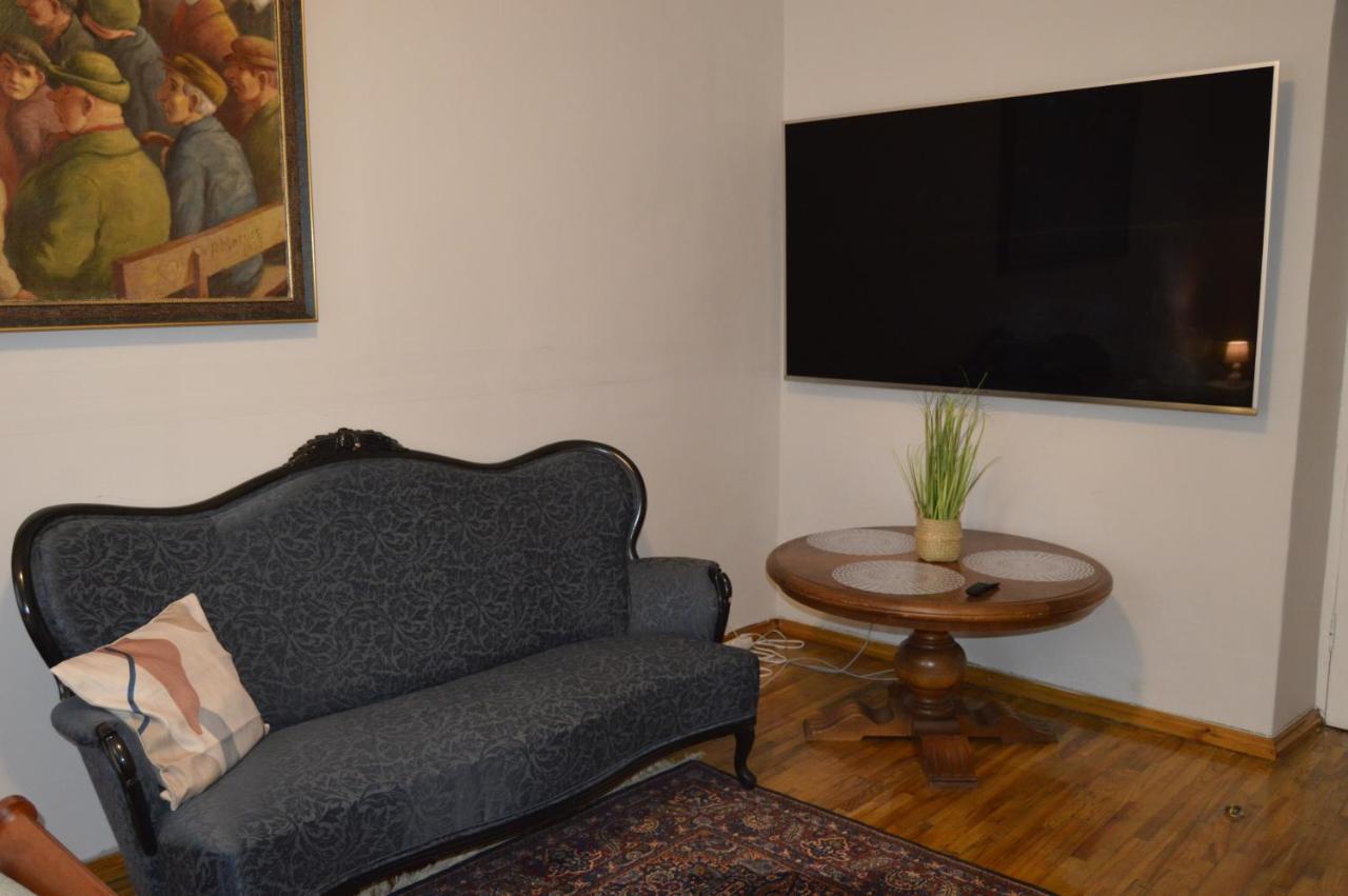 Unique Spacious Classic 3 Bedroom Midtown Apartment ! Billiard Room ! Riga Eksteriør bilde