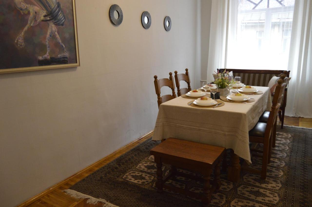 Unique Spacious Classic 3 Bedroom Midtown Apartment ! Billiard Room ! Riga Eksteriør bilde