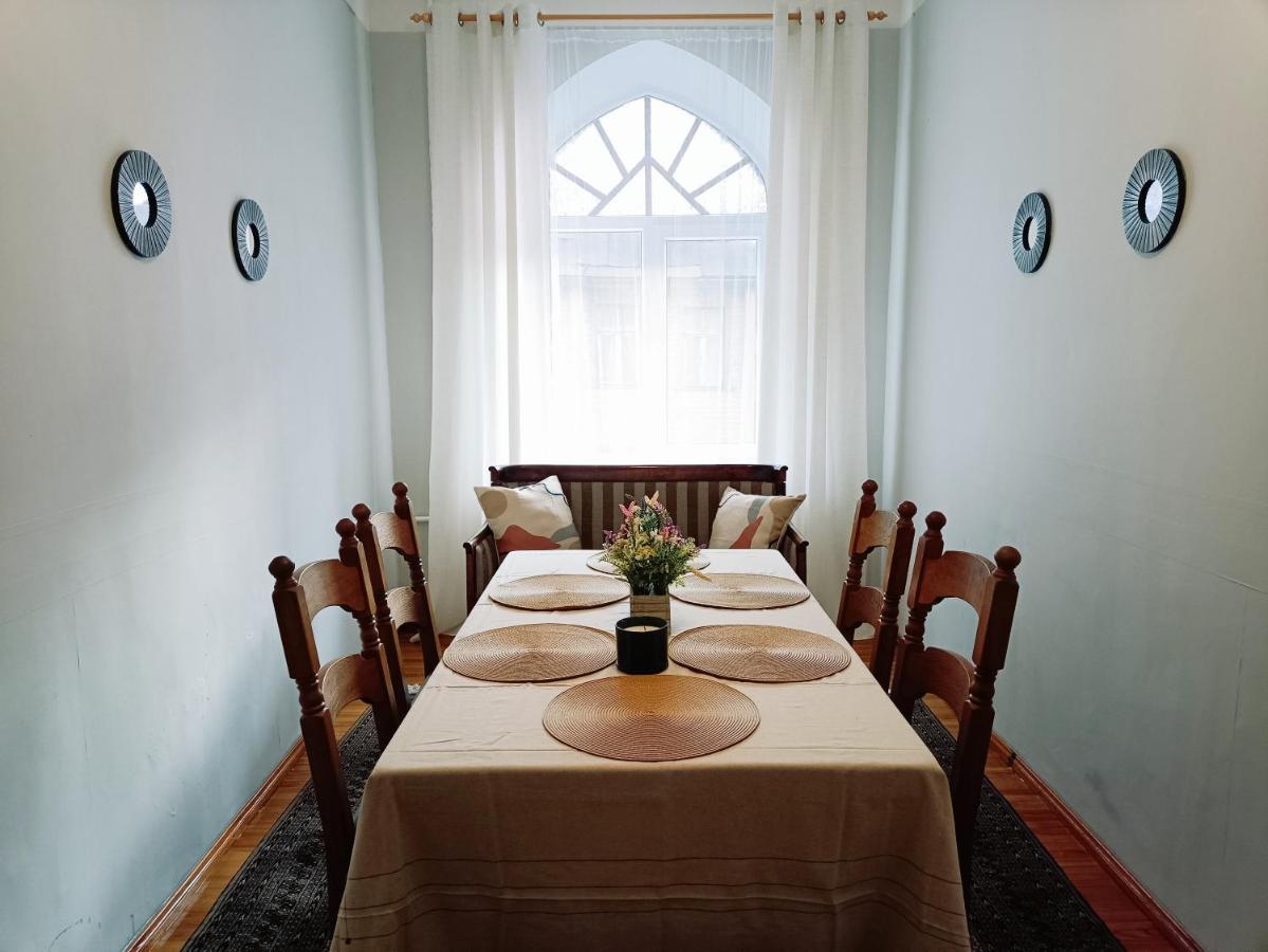 Unique Spacious Classic 3 Bedroom Midtown Apartment ! Billiard Room ! Riga Eksteriør bilde